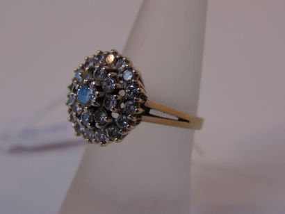 Bague en platine sertie de diamants, traces...