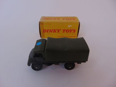 DINKY TOYS
Lot de matériel militaire, quatre...
