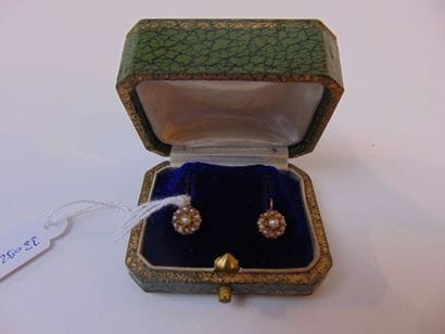 Pair of earrings in 18 carat yellow gold...