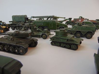 DINKY TOYS et SUPERTOYS
Military vehicle...