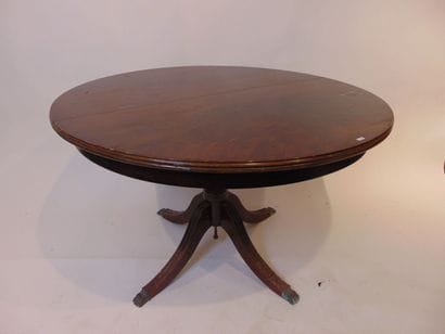 Table-guéridon anglaise, fin XXe, bois teinté,...