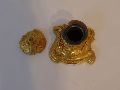 Encrier de style Rocaille, XIXe, bronze finement...