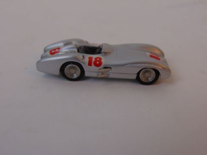 MOREM 3010 (1/87)
Rennwagentransporter (Mercedes-Bens...