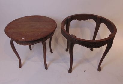 Deux tables rondes d'appoint, début XXe,...