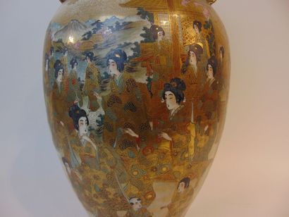 JAPON - SATSUMA
Grand vase à décor d'immortels...