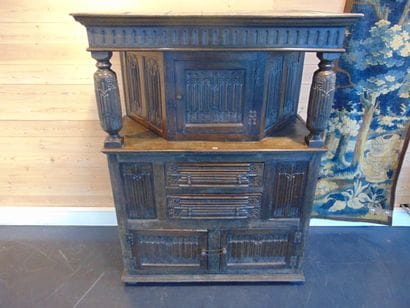 Buffet-crédence à décor de plis de serviette...