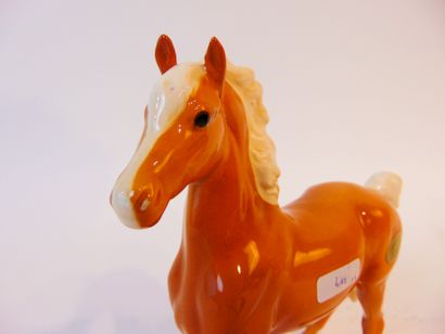 BESWICK - ENGLAND
Trois sujets équins, XXe,...
