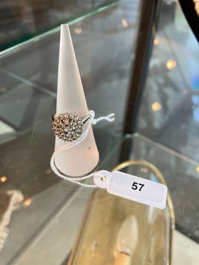 Bague en platine sertie de diamants, traces...