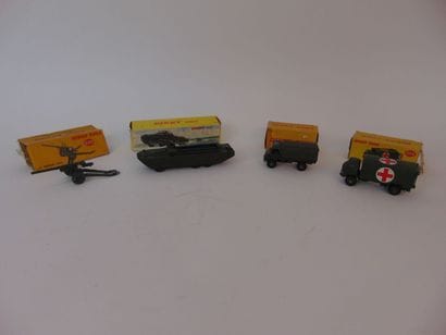 DINKY TOYS
Lot de matériel militaire, quatre...