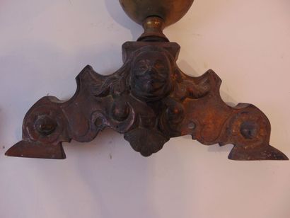 Paire de landiers dits aux marmousets, XXe,...