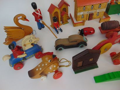 Varia de jouets en bois, une trentaine de...