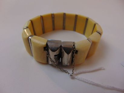 Bracelet articulé en ivoire et argent, d....