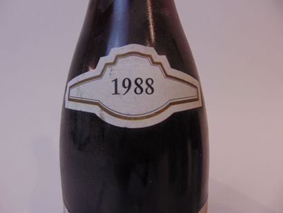 BOURGOGNE
Red, four bottles :

- (CHASSAGNE-MONTRACHET),...
