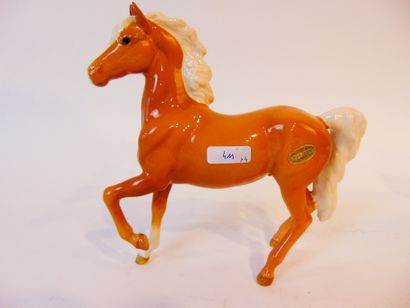 BESWICK - ENGLAND
Trois sujets équins, XXe,...