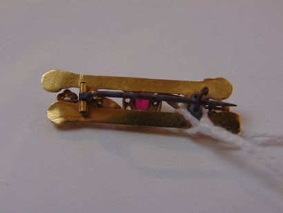Barrette en or jaune (14 carats) sertie de...
