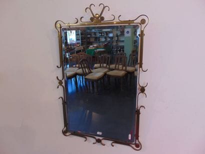 Miroir rectangulaire, mi-XXe, métal doré,...