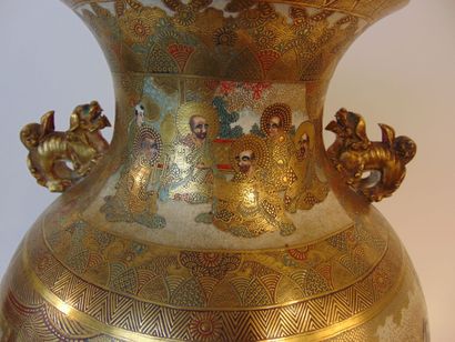 JAPON - SATSUMA
Grand vase à décor d'immortels...