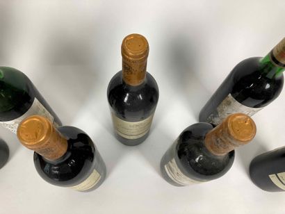 France
Lot de neuf bouteilles (rouge) :

-...