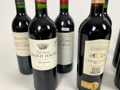 BORDEAUX
Lot de douze bouteilles (rouge)...