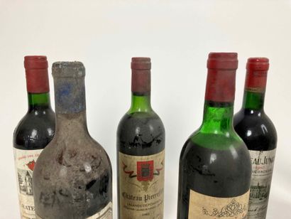 BORDEAUX
Lot de dix bouteilles (rouge) :

-...