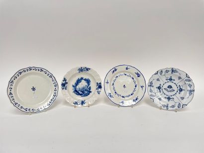 Lot de quatre assiettes :

- TOURNAI, assiette...