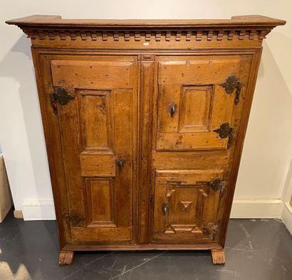 Antique cabinet with three asymmetrical leaves,...