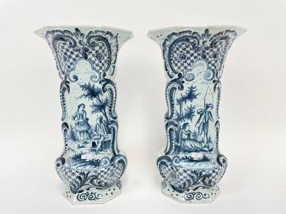 DELFT
Rocaille trim with sides and decoration...
