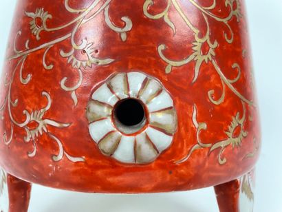 JAPON
A tripod table fountain of truncated...