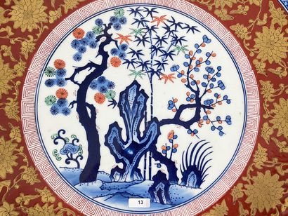 JAPON - ARITA
Grand plat creux à décor polychrome...