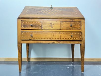Commode-scriban d'époque Louis XVI ouvrant...