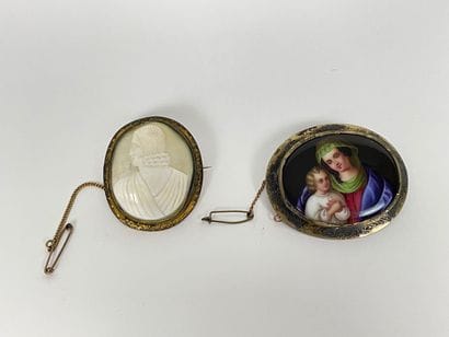 Meeting of two old oval brooches, l. 5,5...