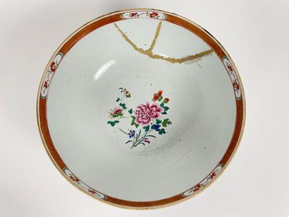 CHINE - COMPAGNIES DES INDES
A punch bowl...