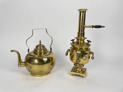 RUSSIE
Samovar, late 19th century, brass,...
