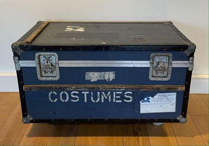 BÉJART
Flight Case, stencil mark [COSTUMES]...