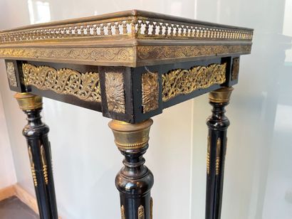 Belle Époque sellette with spacer shelf,...