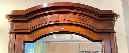Louis-Philippe period mirror cabinet opening...