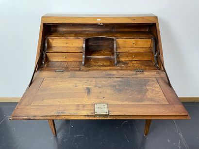 Commode-scriban d'époque Louis XVI ouvrant...