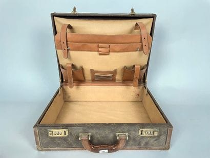 Louis VUITTON - Paris
Attaché-case in monogrammed...