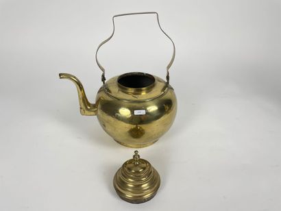 RUSSIE
Samovar, late 19th century, brass,...