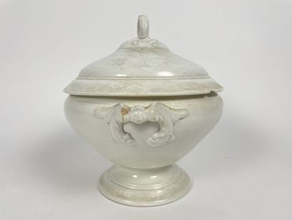 LUNEVILLE
Soup tureen, late 19th-early 20th...