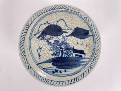 CHINE
Ginger pot with blue and white Swatow-type...