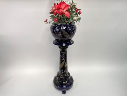Cover-pot and its tripod saddle with polychrome...
