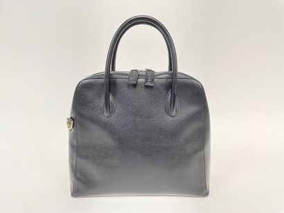 CELINE - PARIS
Grand sac à main en cuir grainé...