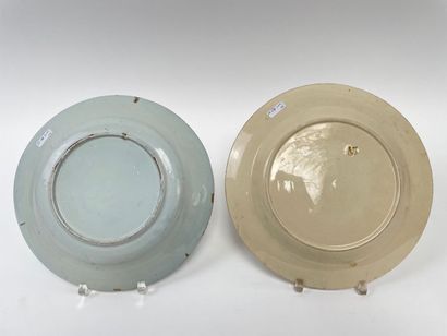 DELFT
Soup plate decorated with an animated...