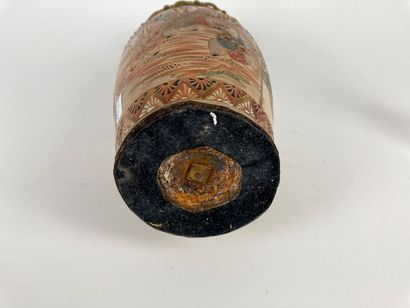 JAPON - SATSUMA
Vase with polychrome and...
