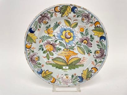 DELFT
Hollow dish with polychrome floral...