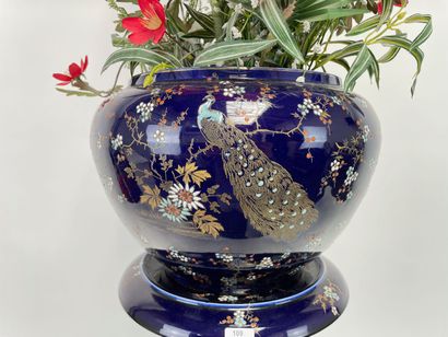 Cover-pot and its tripod saddle with polychrome...