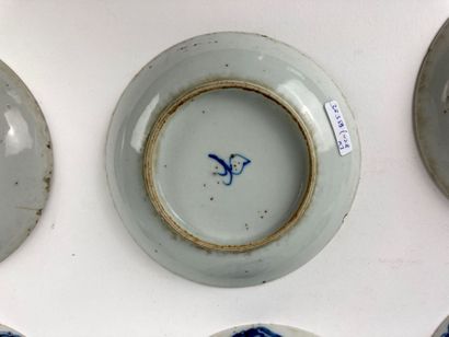 CHINE
Suite of three bowls with saucers decorated...