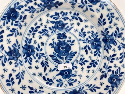DELFT
Paire d'assiettes à décor floral en...