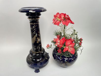 Cover-pot and its tripod saddle with polychrome...
